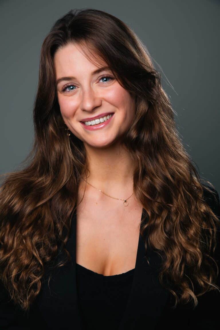 portrait professionnel femme souriante lille